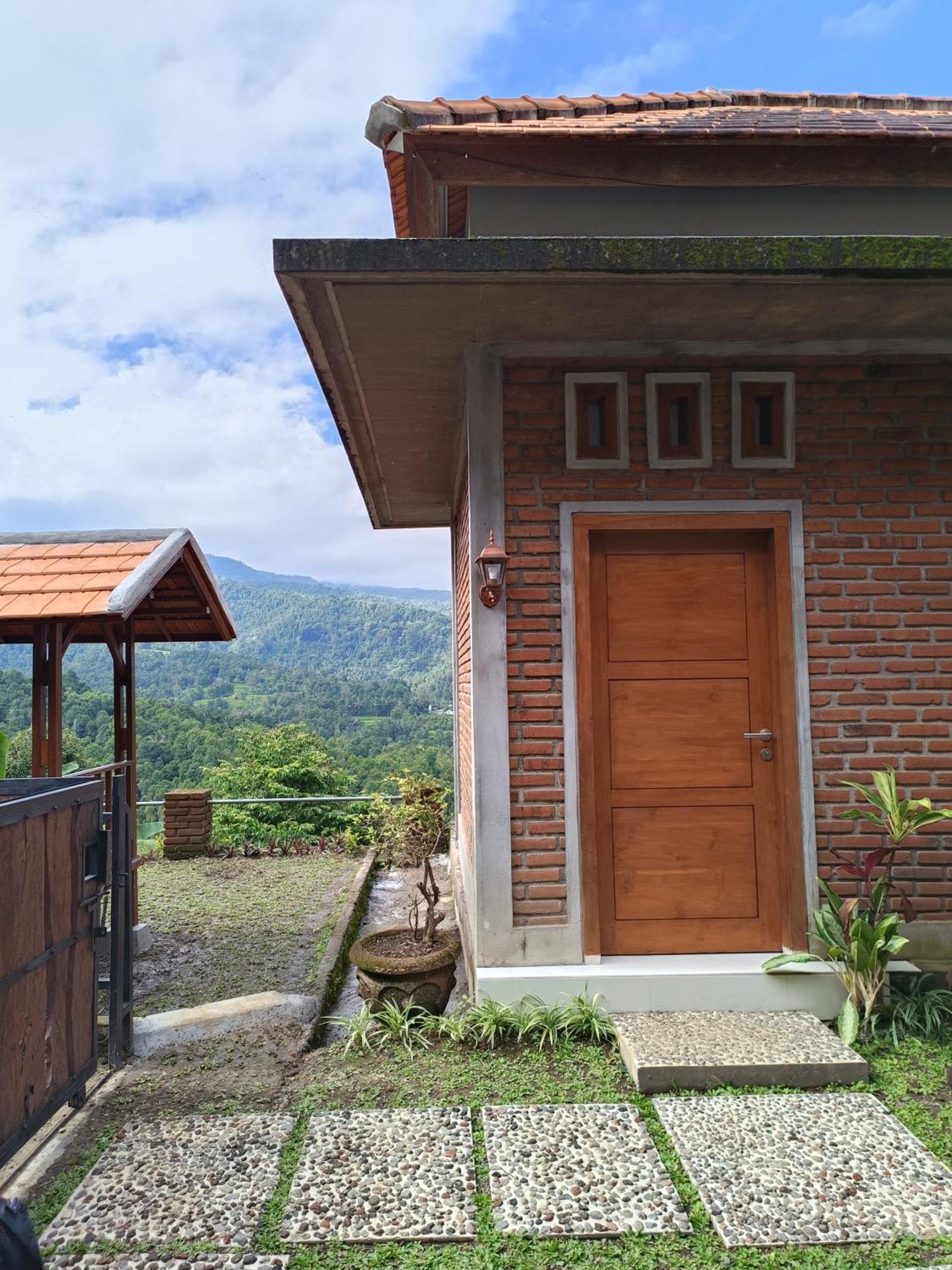 Made Oka Homestay And Warung Мундук Екстер'єр фото